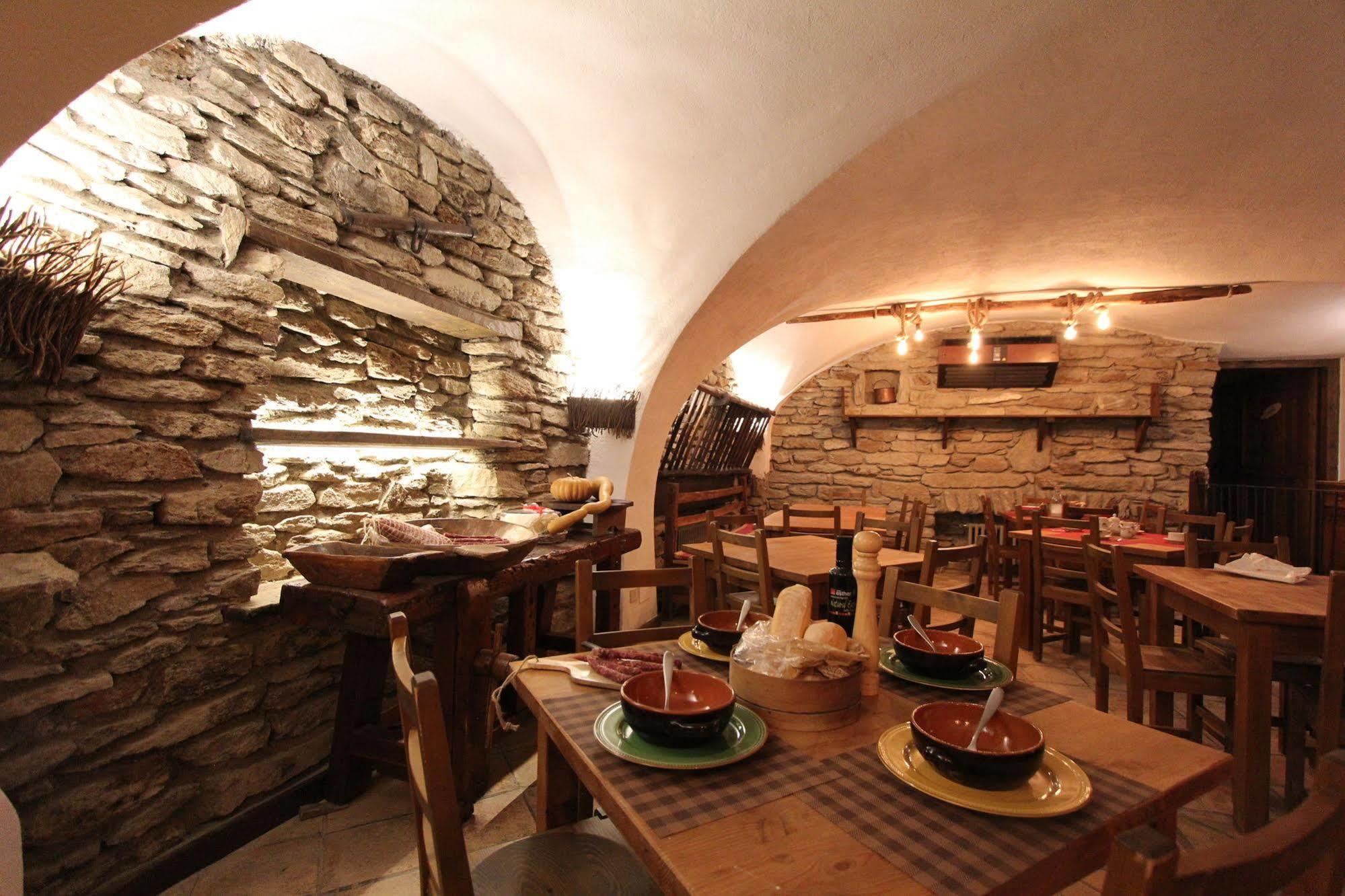 Locanda Alleve Hotel Ristorante Pragelato Exterior photo