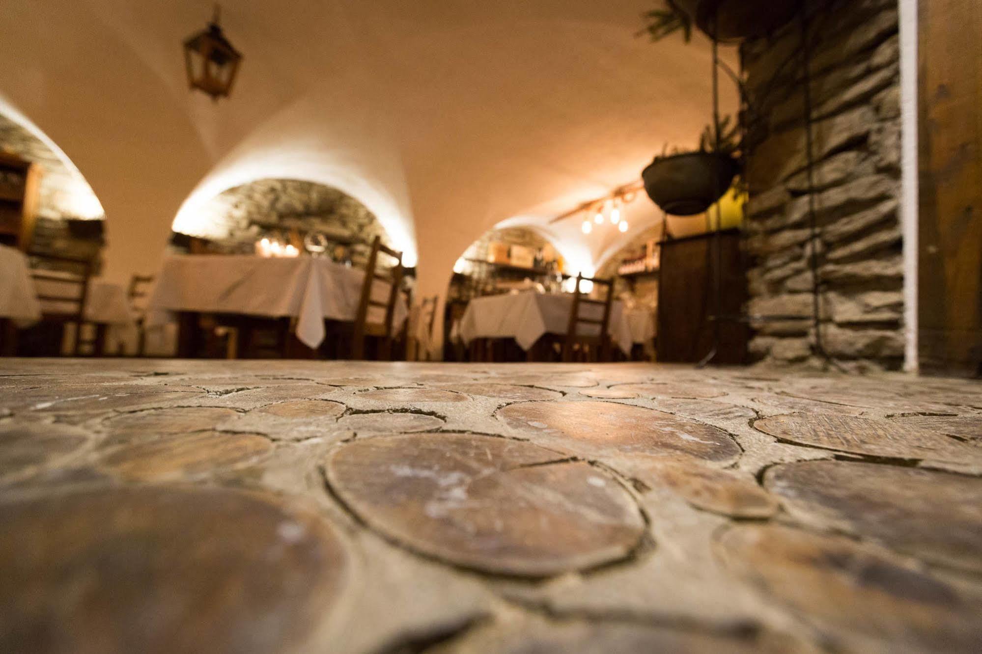 Locanda Alleve Hotel Ristorante Pragelato Exterior photo