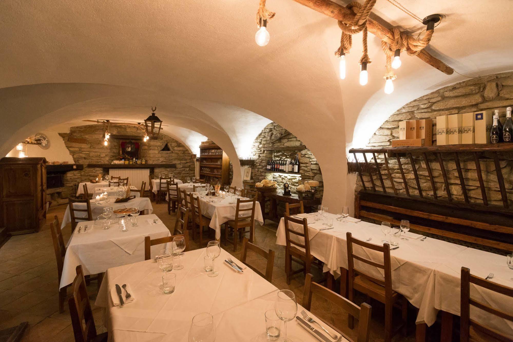 Locanda Alleve Hotel Ristorante Pragelato Exterior photo